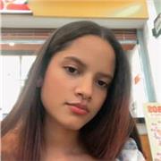 La profesora de matematicas imparte clases a niños y niñas de todas las edades